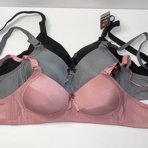 Lot of 3 Pieces Wireless Push Up Light Padded No Wire 3 Hooks T- Shirt Bra. NWT